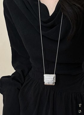 银色编织包包长款吊坠项链毛衣链女20G24新款时尚穿搭设计感配饰