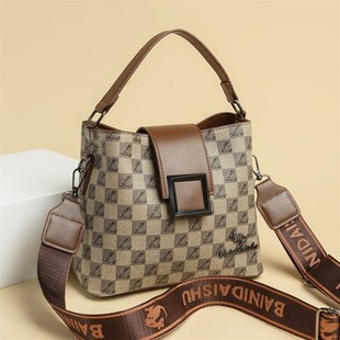 今年流行包包2i025新款 高级质感手提斜挎女包百搭单肩大容量水桶