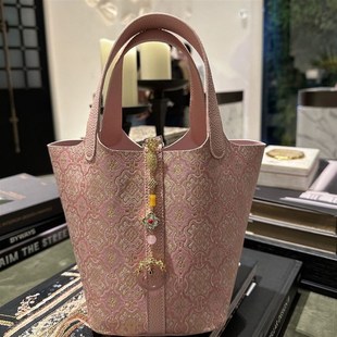 2025新中式 配旗袍汉服菜篮w子手提软皮水桶女包宋锦非遗中国风女