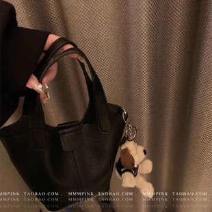 韩国小众设计软皮水桶包女韩版 荔枝纹手提小包单肩V斜挎菜篮子女