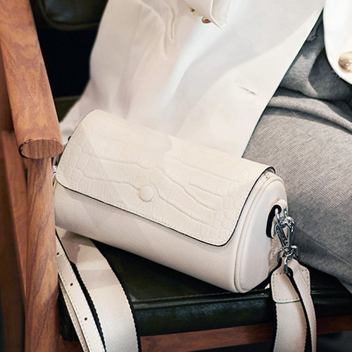 单肩包女小包斜挎手机包气质网红大学生枕头O包真皮牛皮腋下包水