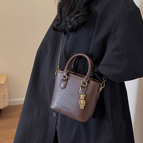 秋冬高级感百搭手j提包包女2024新款韩版洋气单肩水桶包爆款斜挎