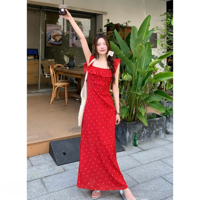 气质小飞袖露背波点红色