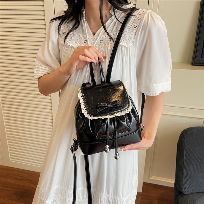 双肩包女高级感小众白色2025新款包包小型可爱设计感出游背包肩包