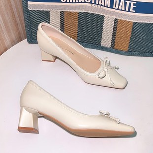 气质软皮不累脚粗跟浅口单鞋 女2024年新款 女 米白色方头高跟鞋 法式