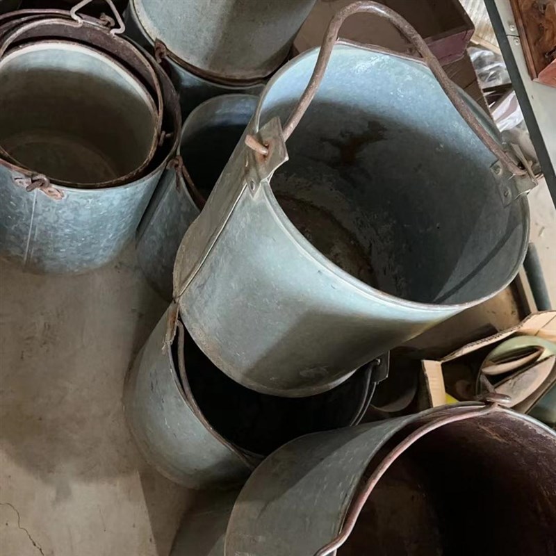 怀旧老式盛水铁皮水桶老洋水桶装饰民俗老物件摆件农村老东西收藏