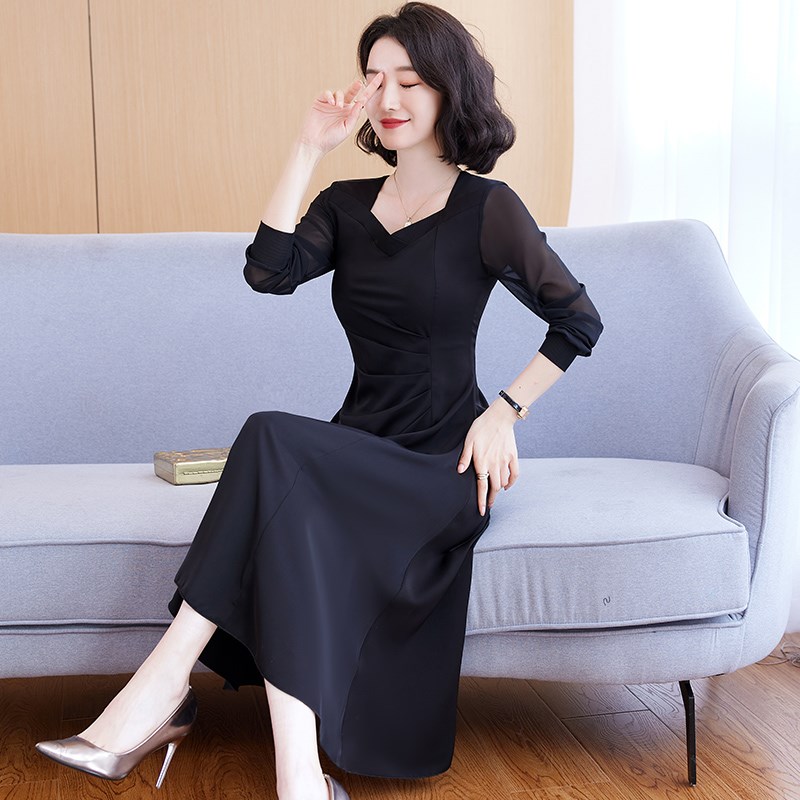 春秋黑色方领雪纺连衣裙女长袖2024新款春装气质收腰显瘦遮肚长裙