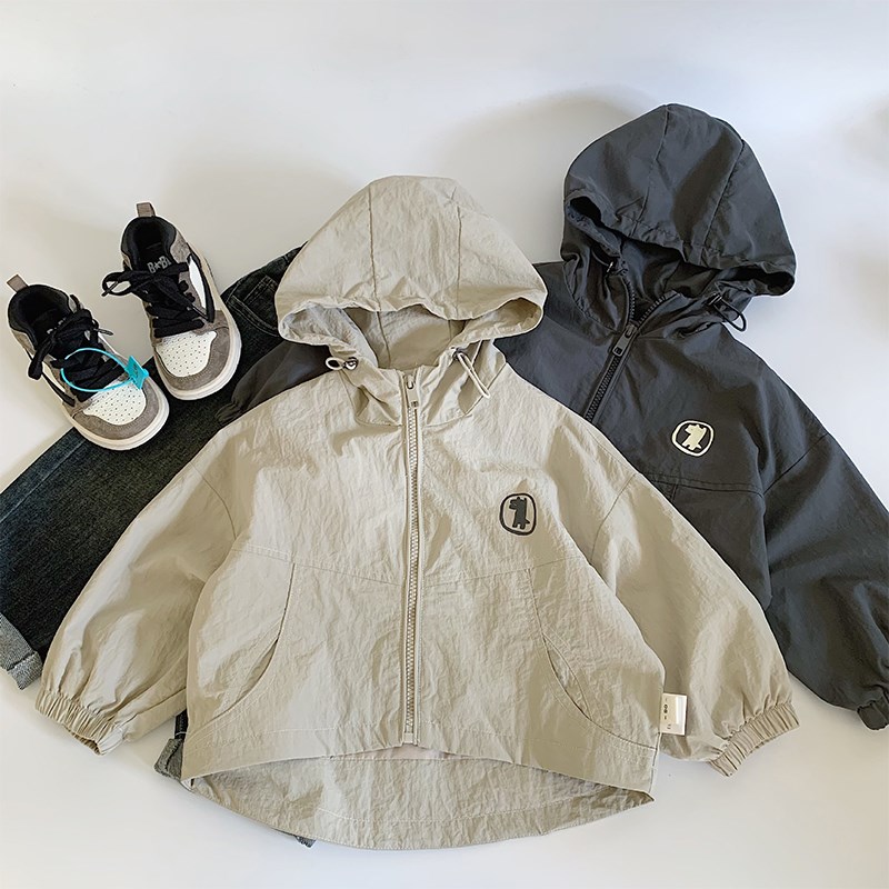 儿童外套春秋款男女童2024新款双层防风连帽宽松宝宝前短后长风衣
