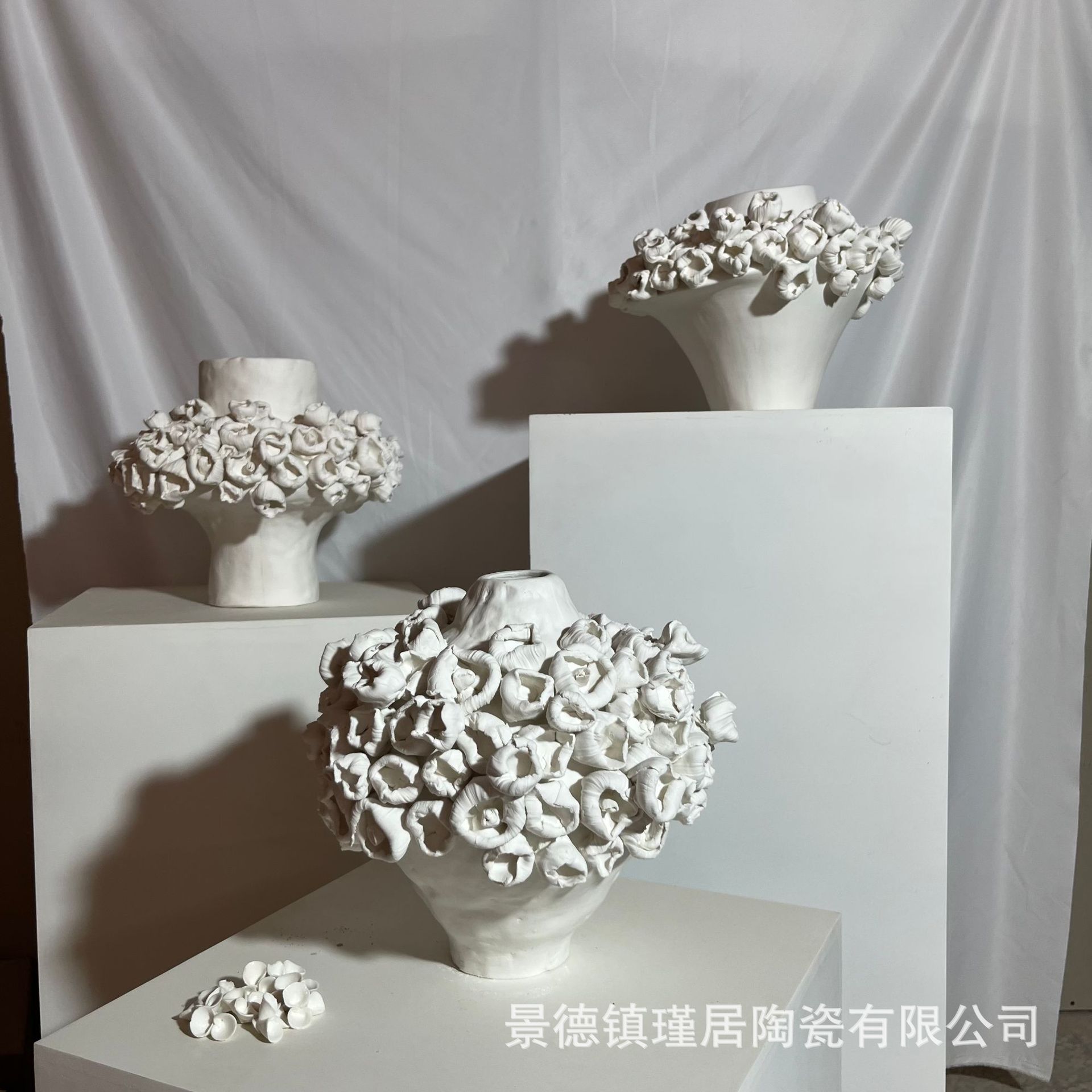 极简风软装欧式纯手工重工手捏花苞陶瓷简约花瓶摆件、玄关样板间