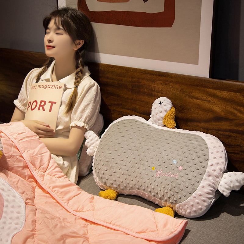 大鹅抱枕被公室两用折叠午睡枕头空调毯二合一沙发汽车靠枕靠背