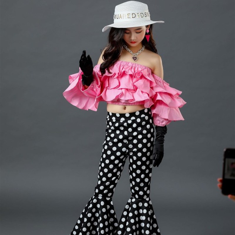 女童走秀复古喇叭裤荷叶边露肩上衣跳舞波点裤子T台秀演出摄影棚