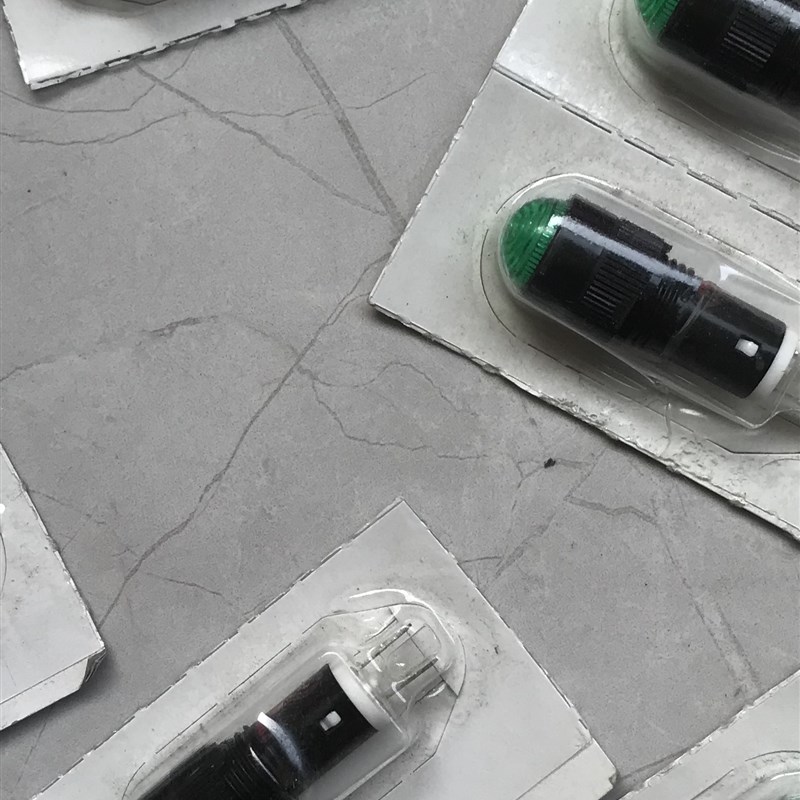 IDEC和泉AP8M AP1M122G AP1M122R AP1M122Y AP1M222 W指示灯绿色G