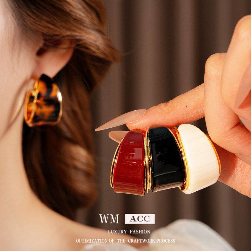 女真金批发百搭圆形吊坠气质耳环耳扣时尚树脂耳饰复古电镀高级感