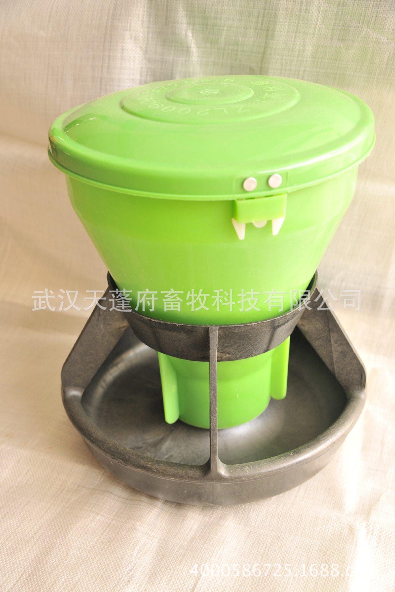 自动补料槽猪用补料槽塑料补料食槽自动下料器补料槽