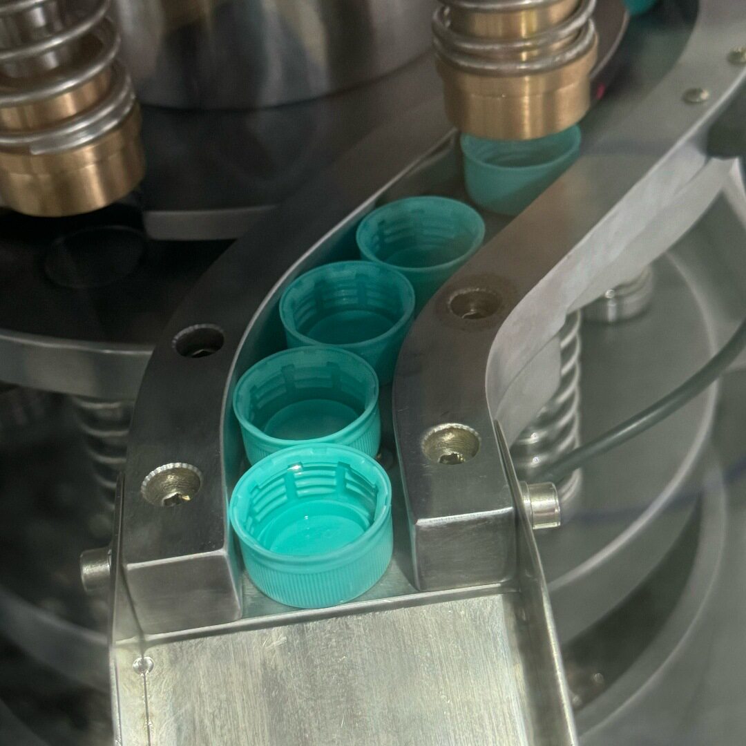可口可乐瓶盖 百事可乐瓶盖切环折边机
