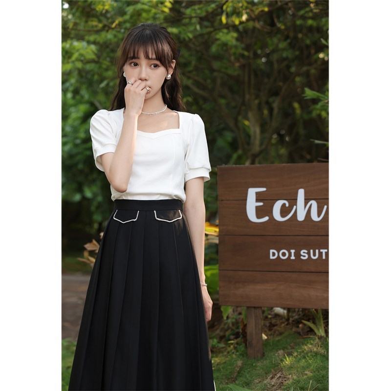 鹿向南《法式少女》宫廷风方领T恤女2022夏季法式设计感短袖上衣