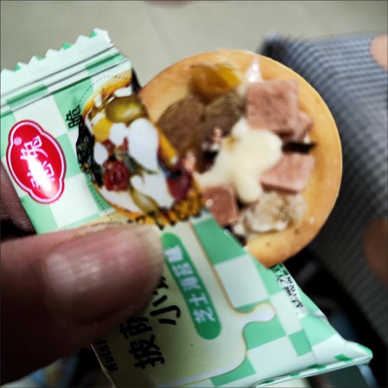 憨兔坚果披萨小饼小吃芝士夹心牛扎饼干网红爆款小零食休闲办公室