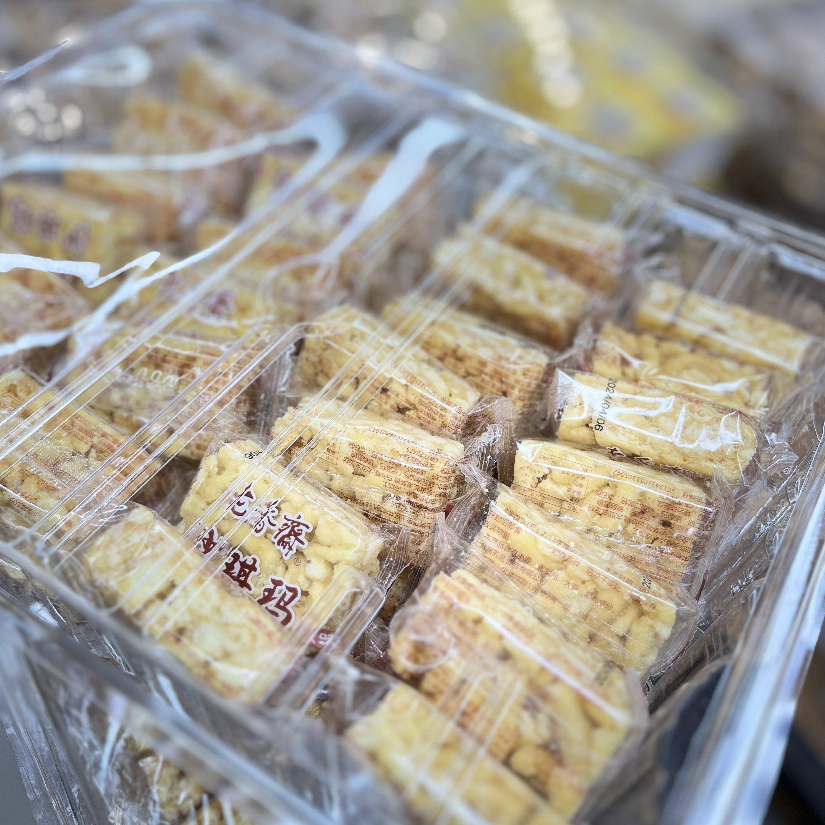 新货老香斋沙琪玛杏仁一口酥松仁一口酥盒装单个袋装传统零食包装