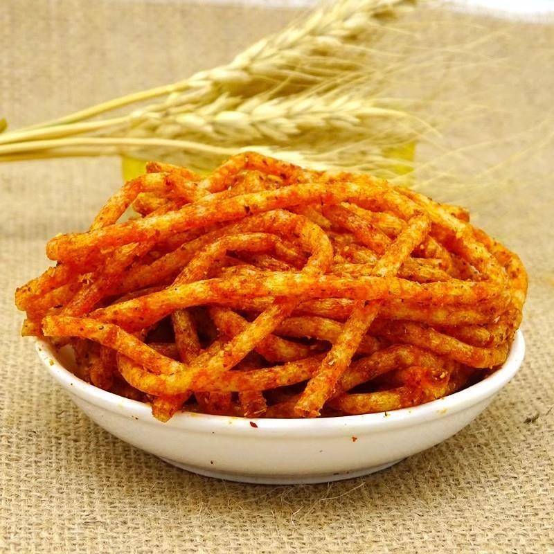 周氏网红爆款蟹黄味面辣条怀旧麻辣香辣丝解馋零食大包辣棒素牛筋