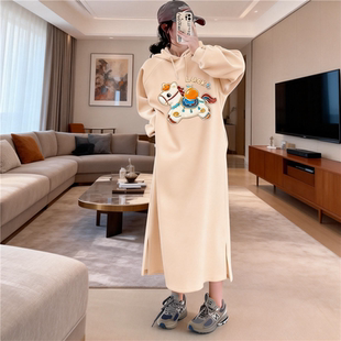 跨年长袖长款棉质连帽卫衣裙女装秋冬新款宽松百搭开叉新年连衣裙