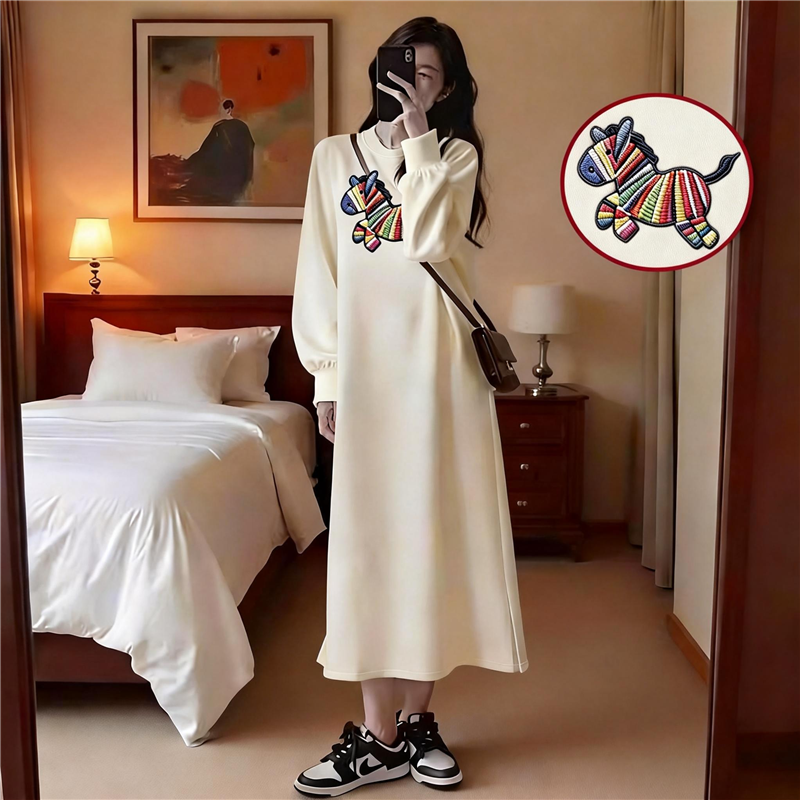 韩式长袖圆领纯棉连衣裙女装秋冬季新款宽松显瘦百搭长款过膝裙子