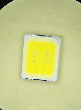 高光效2835LED贴片灯珠0.2W39-40LM高光效240LM/W正白1w170-180LM