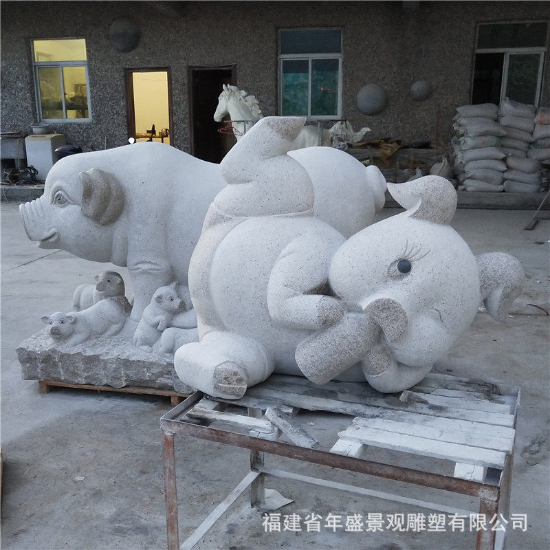 卡通石雕猪雕刻福建花岗岩虾红材料动物雕塑园林景观摆件厂家