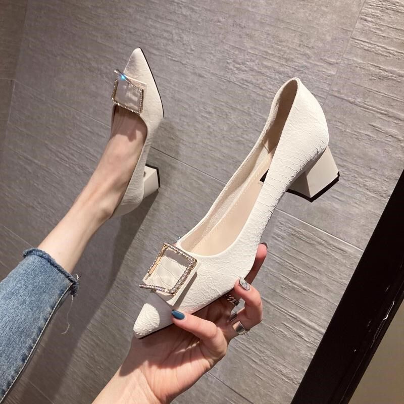 粗跟高跟鞋女2024春季新款百搭水钻软皮尖头低跟法式小Y跟单鞋5cm