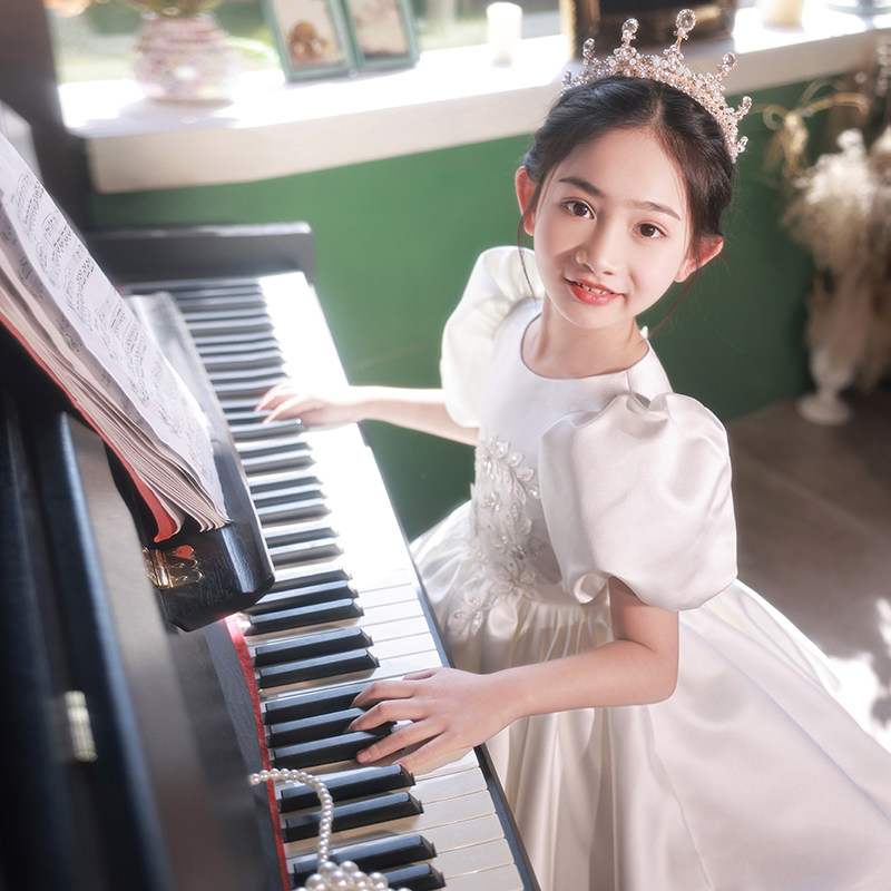 女童缎面生日公主裙高定花童女孩白色儿童主持人钢琴演奏礼服洋气