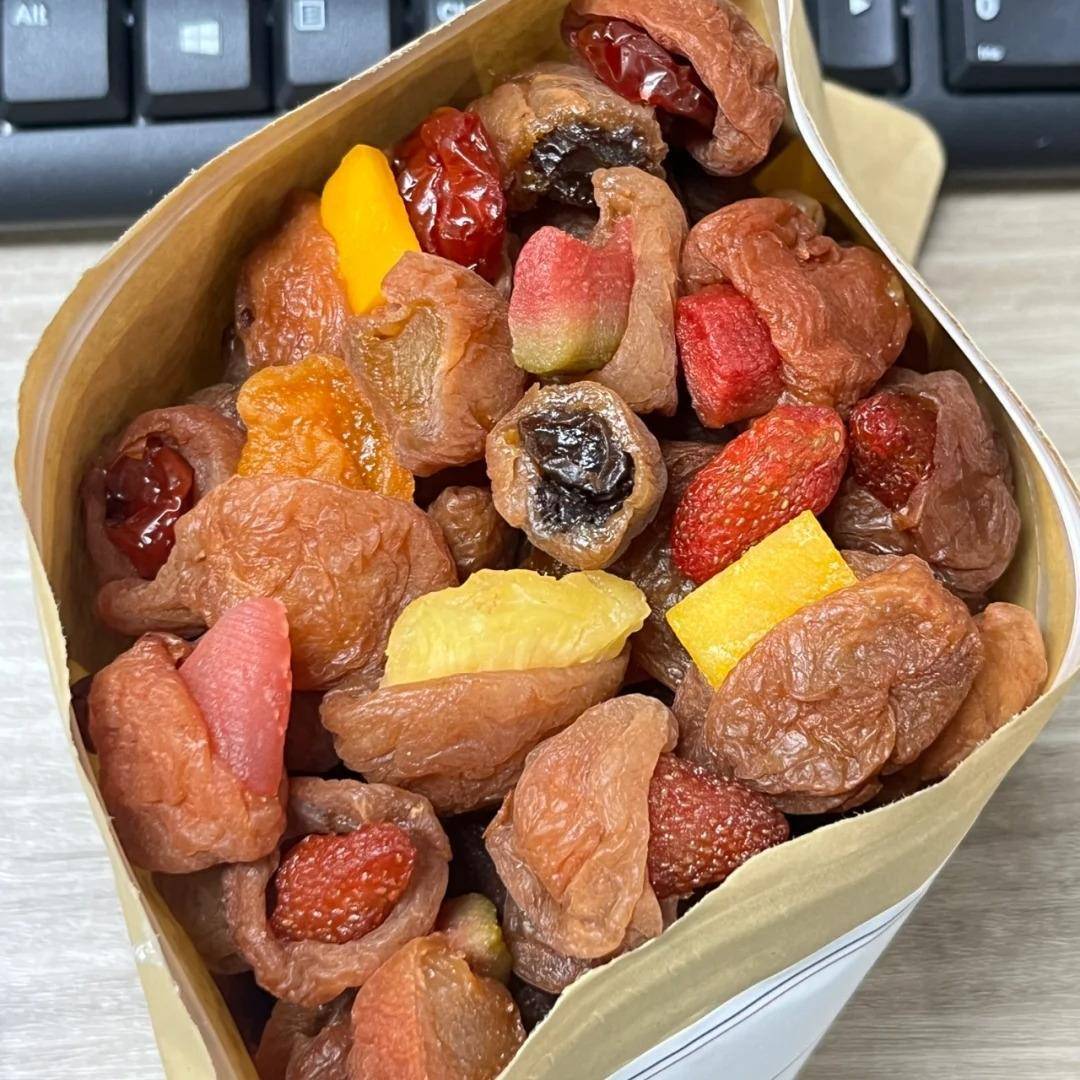 现货牧果人一包梅好梅有芒果梅有菠萝葡萄黄桃干酸甜梅子果干解馋
