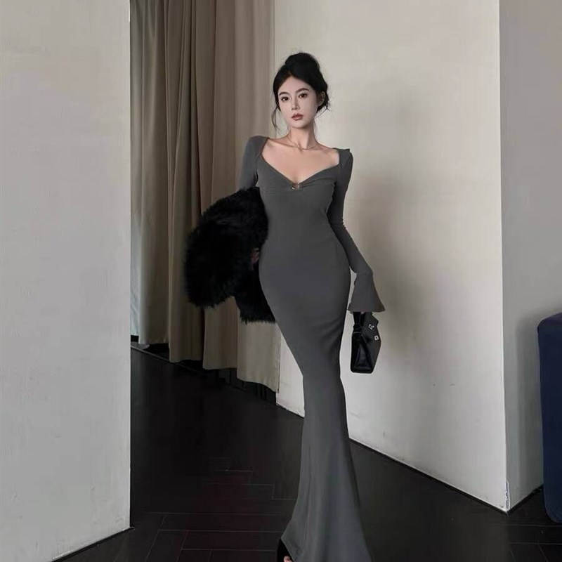 纯欲风Va领长袖连衣裙秋冬2024新款辣妹紧身收腰小妈鱼尾包臀长裙