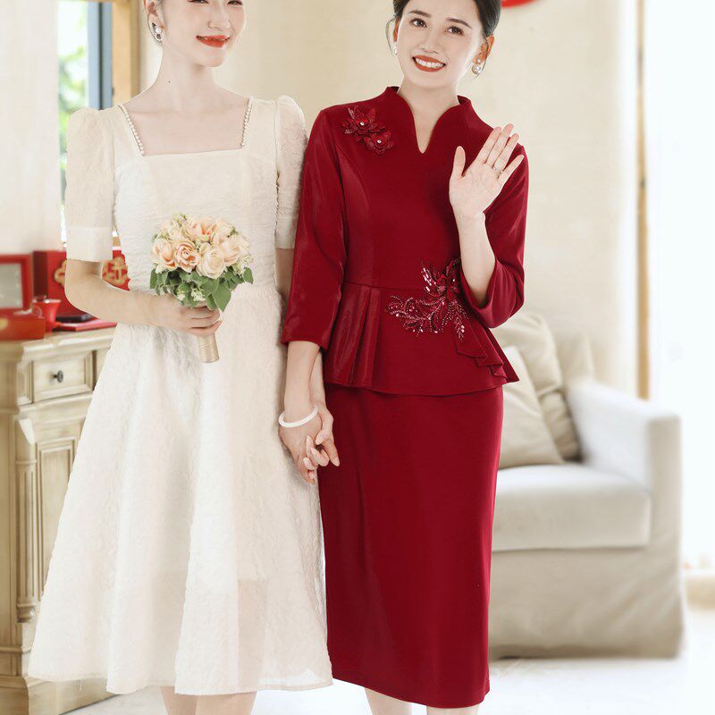 结婚礼妈妈礼服高端红色连衣裙喜婆婆婚宴装假两件套裙2025年秋装