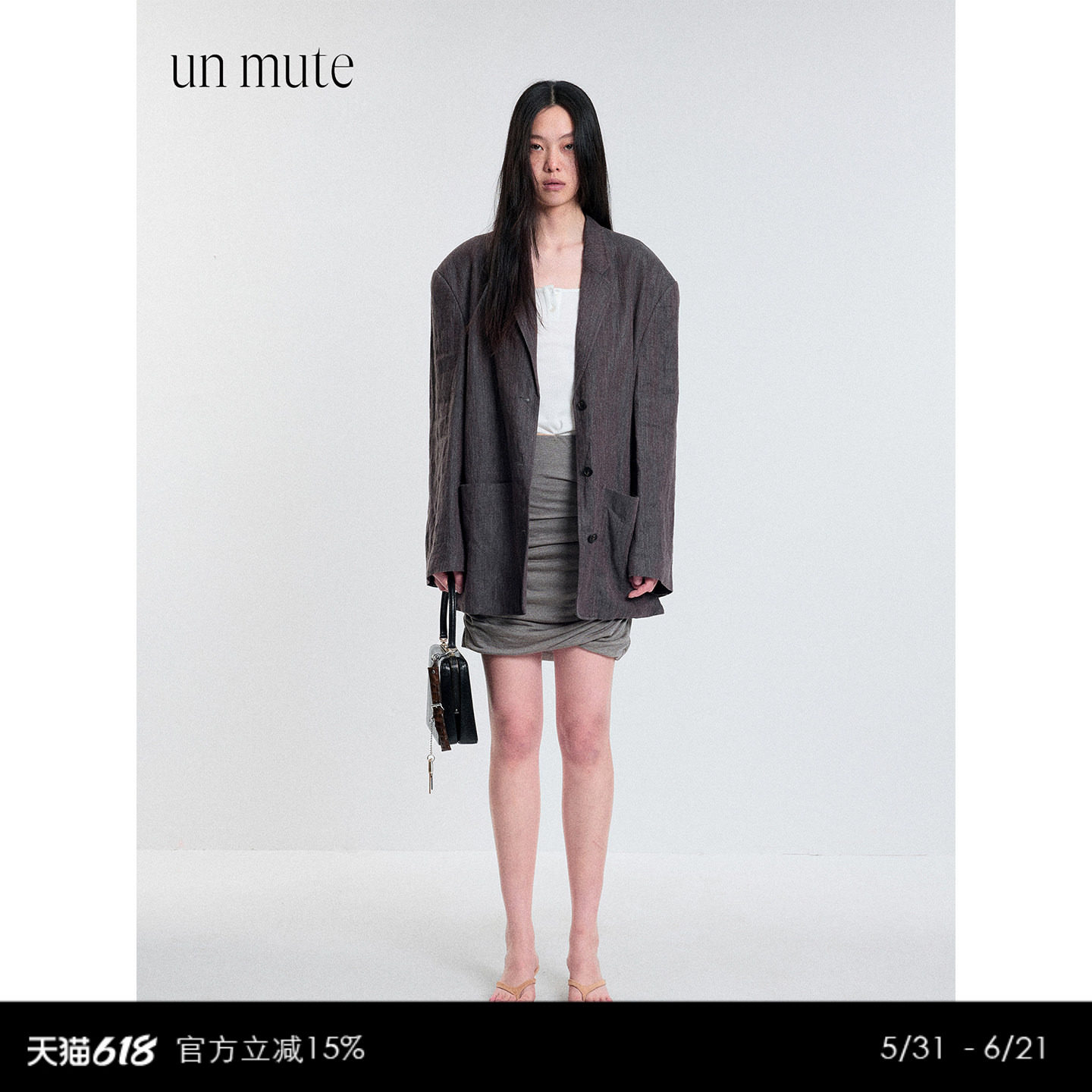 UN MUTE阔肩版型后开叉设计人字纹宽松休闲亚麻西装外套