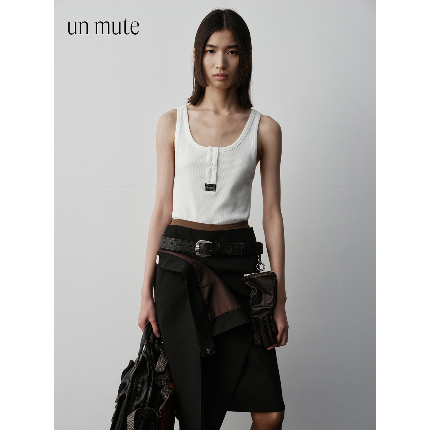 UNMUTE弹力U领针织背心