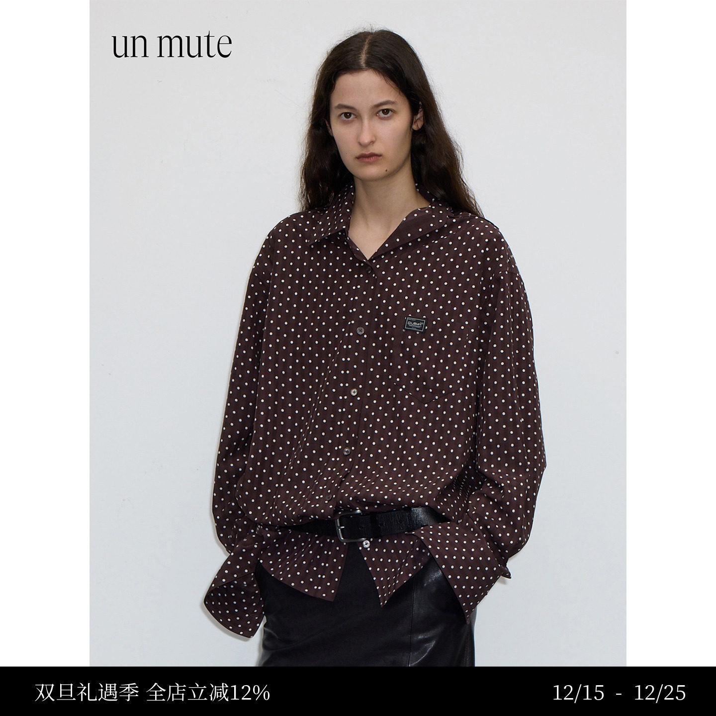 不规则斜领波点廓形衬衫