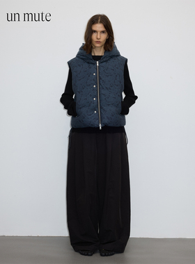 UN MUTE25FW 进口棉佩斯利提花设计连帽可拆卸90白鸭绒羽绒马甲