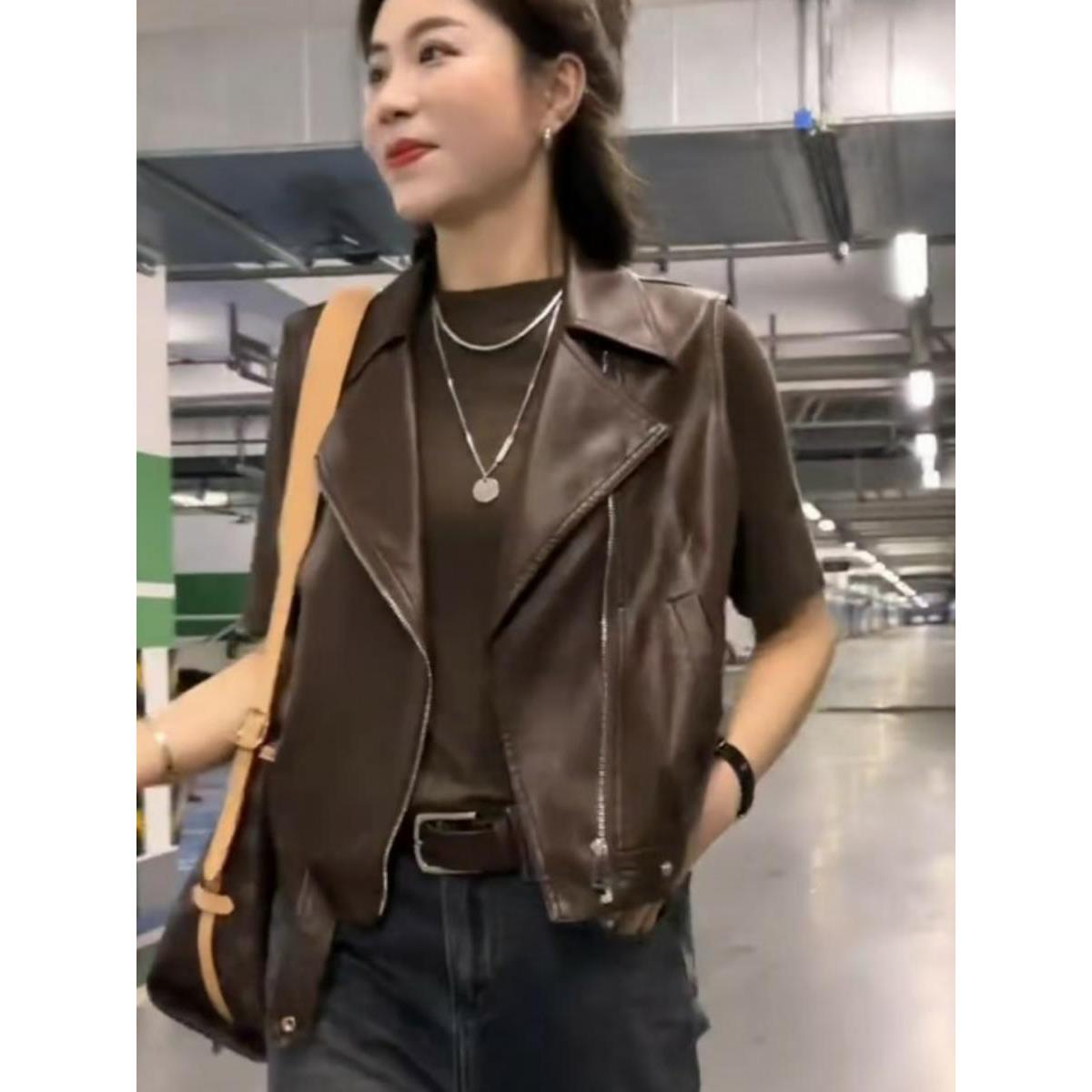 皮革背心女子短春秋季流行2025休闲小无袖背心Pu摩托车夹克背心夹