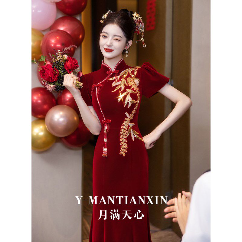 敬酒服新娘2024新款中式订婚旗袍高级感红色晚礼服丝绒鱼尾连衣裙