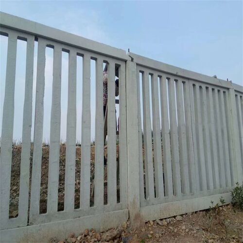 高铁护栏铁路防护栅栏钢丝网围栏c30混凝土钢筋水泥柱子厂家直供