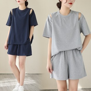 休闲运动短裤套装女夏季2025新款大码胖mm遮肉显瘦露肩短袖两件套