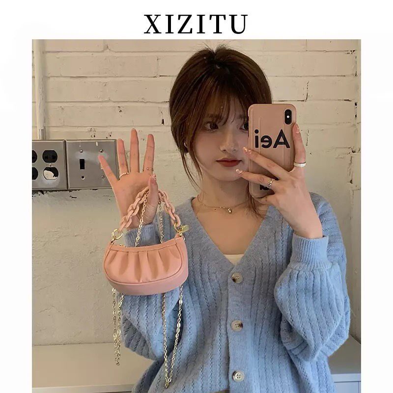 小巧精致包包斜挎包可爱小众设计感女2022新款时尚腰包潮洋气质感