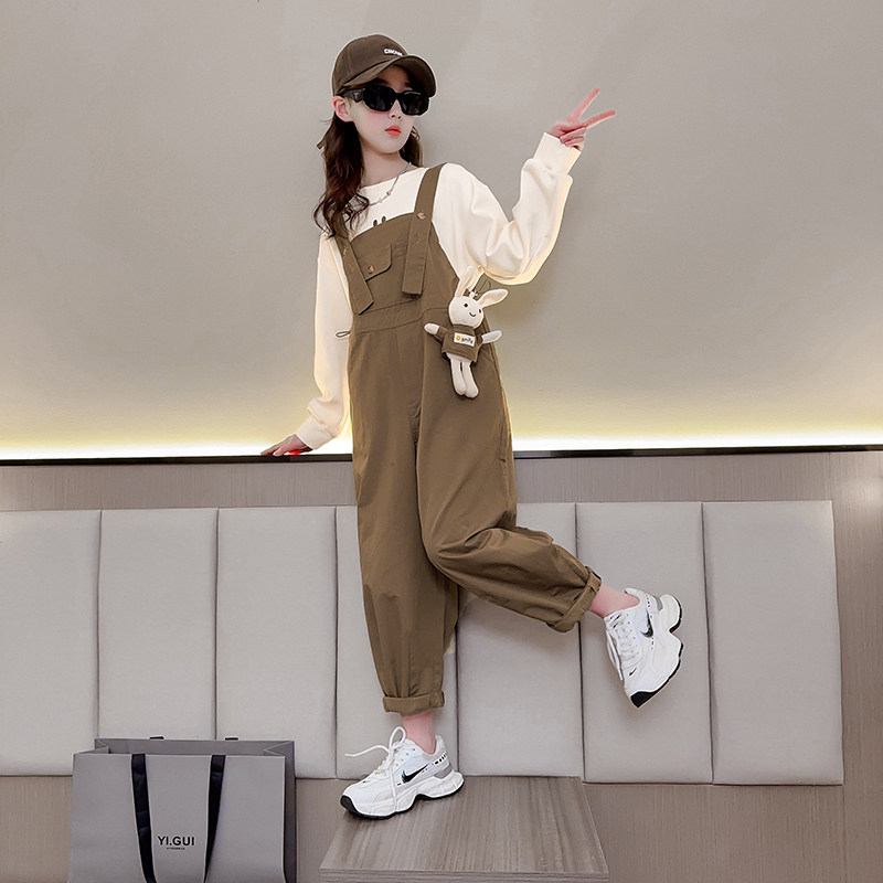 女童背带裤套装秋装2023新款儿童洋气秋季休闲两件套大童秋天衣服