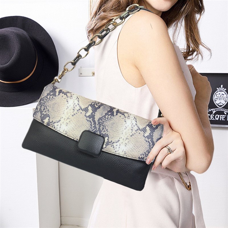 大容量高端女士真皮手拿包包女包2025新款气质信封手抓包手包腋下