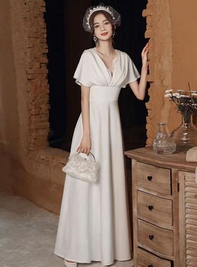 大码轻婚纱202k3新款缎面新娘迎宾白色礼服V领旅拍婚纱简约显瘦