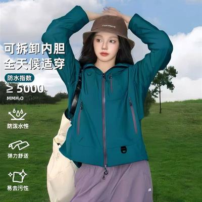 2025新款冲锋衣女三合一秋冬小个子防水防风户外夹克徒步登山外套