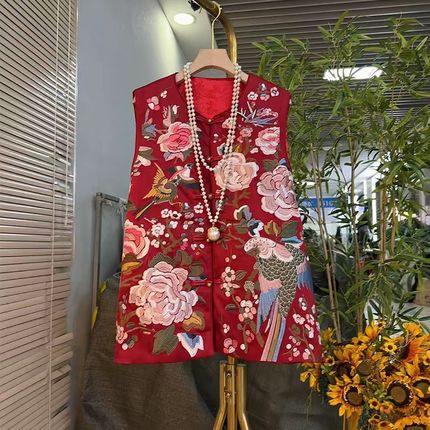 大码女装圆领花朵盘扣国风马甲胖妹妹韩版秋冬款花朵袖口长袖小衫
