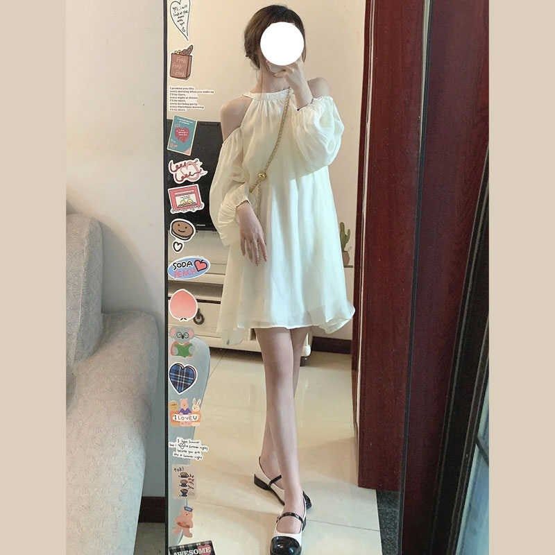 海边度假风露肩长袖连衣裙女夏新款防晒挂脖式短裙小个子宽松白色