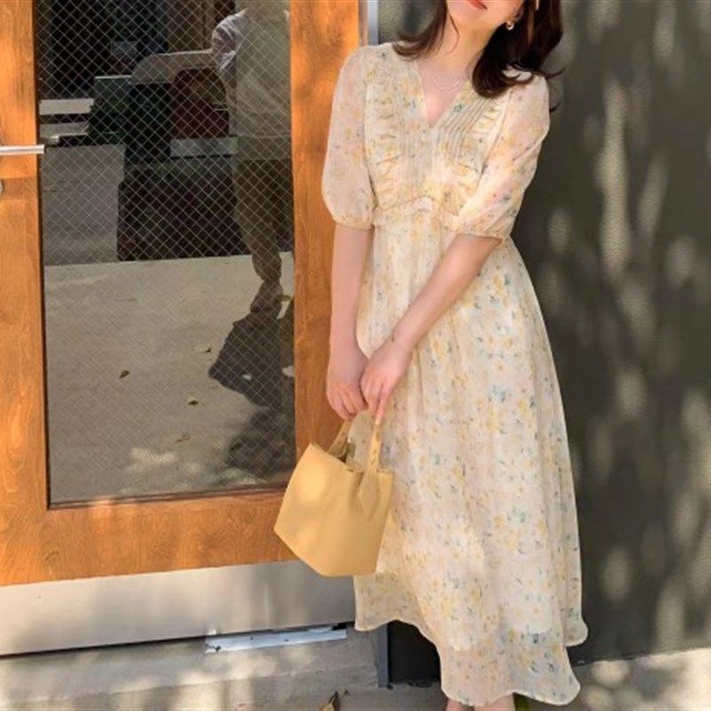 法式温柔碎花雪纺连衣裙女夏2023韩版中长款显瘦气质百褶V领荷叶