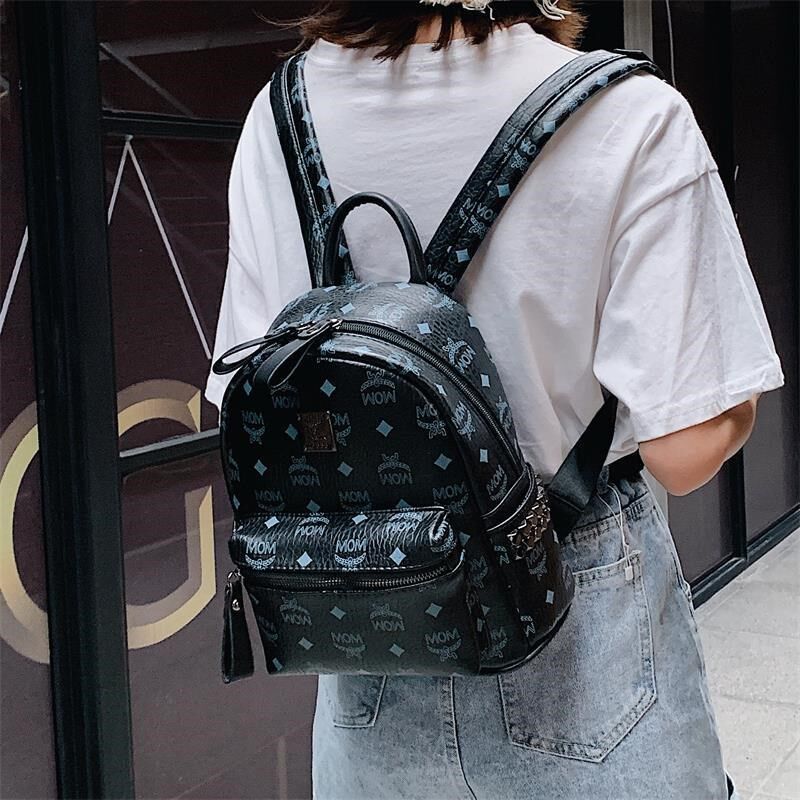 铆钉双肩包女韩版学院风书包2024新款时尚印花休闲旅行背包
