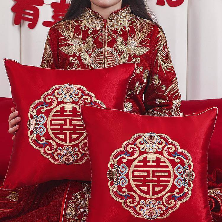 喜字抱枕一对结婚压床婚房布置装饰客厅沙发靠垫婚礼床上红色靠枕